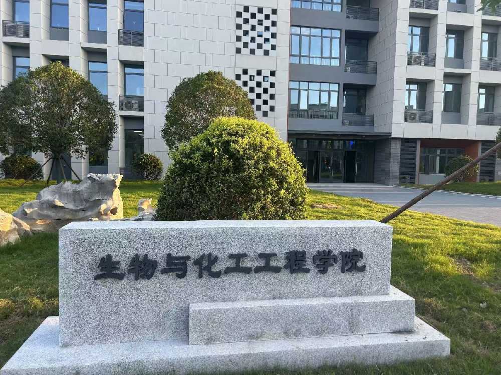 衡南县扬州职业大学体育场高杆灯项目